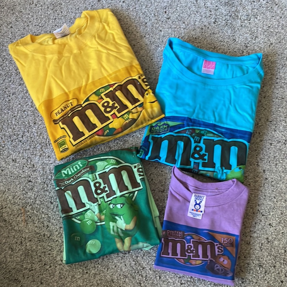 FAMILY COSTUME!! Only been worn once, family M&M matching T-shirt